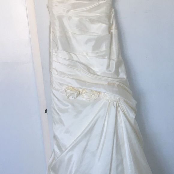 Like New Never Altered or Worn Wedding Dress - Picture 7 of 8